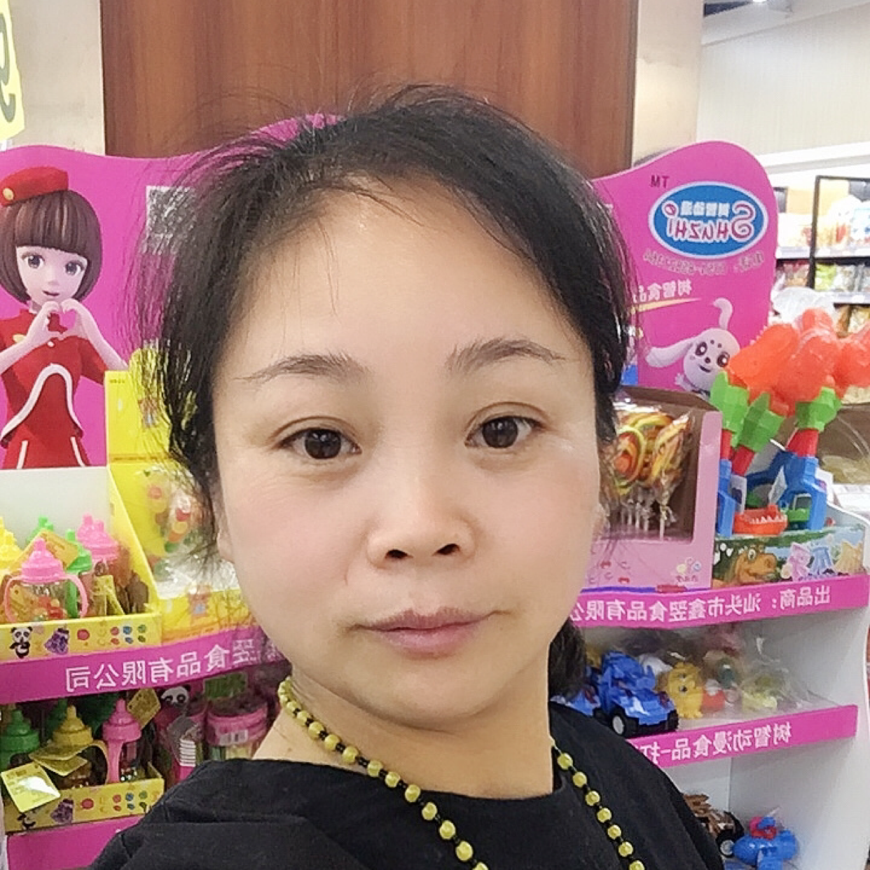 五月的猫的照片