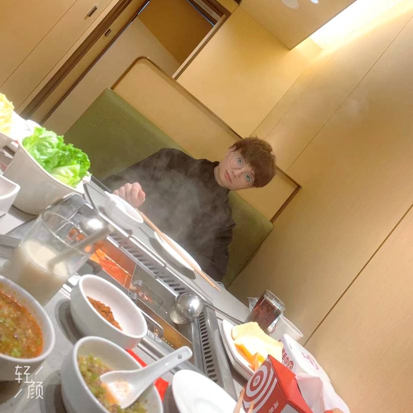 缓慢等待书本的照片