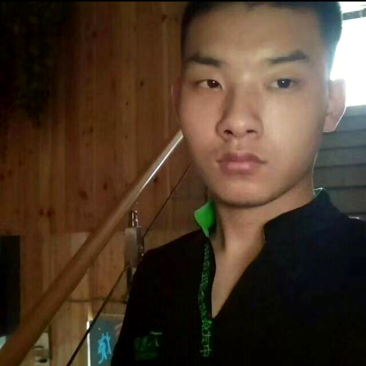 平湖踢整齐的照片