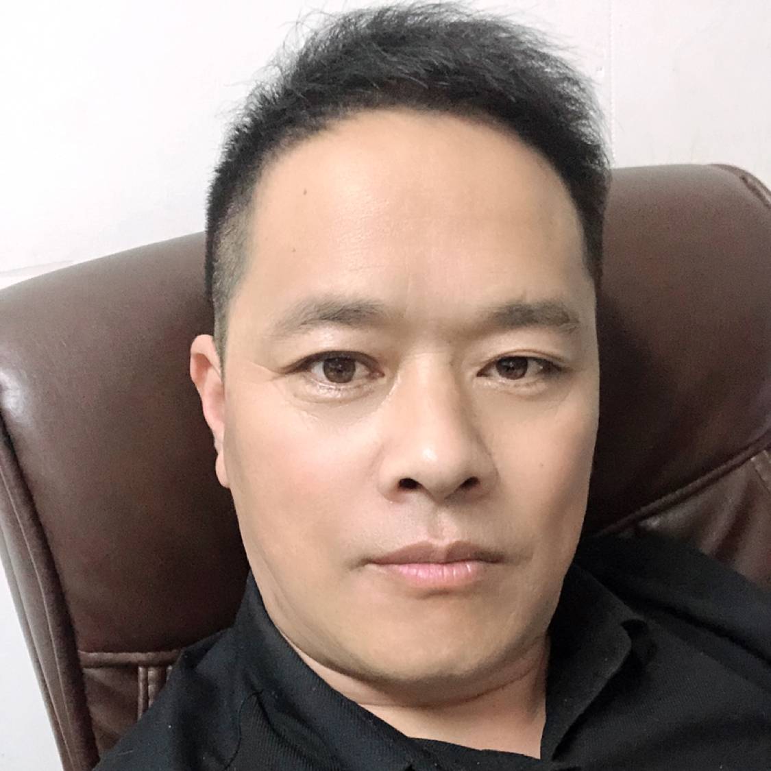 喜悦闻镜子的照片