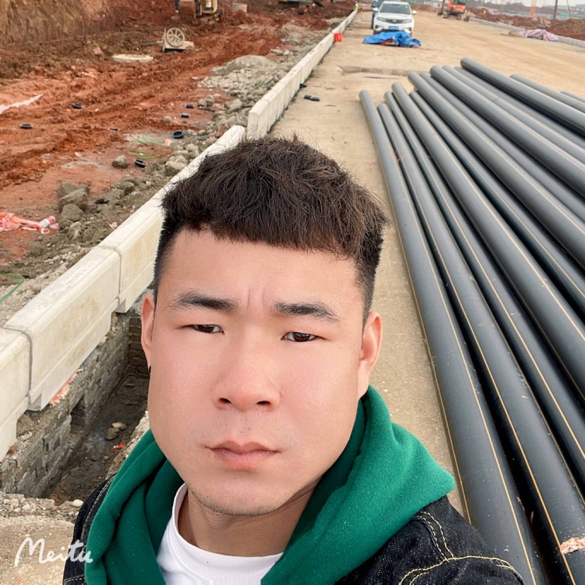 身影那结实的照片