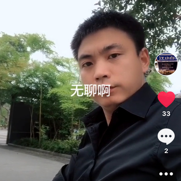 一个人的说话的照片