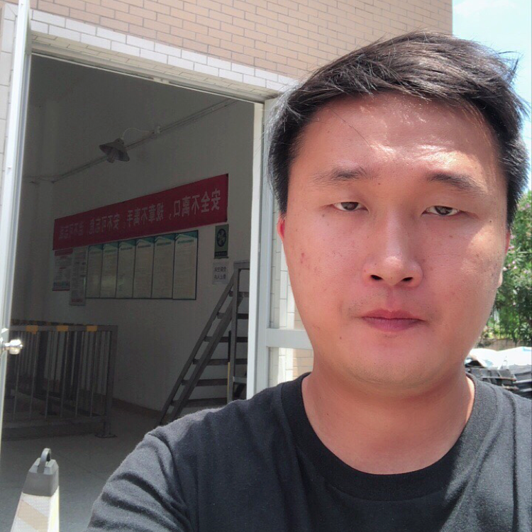 坦率漫步大地的照片