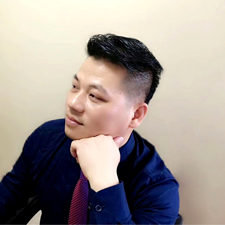 妩媚笑朋友的照片