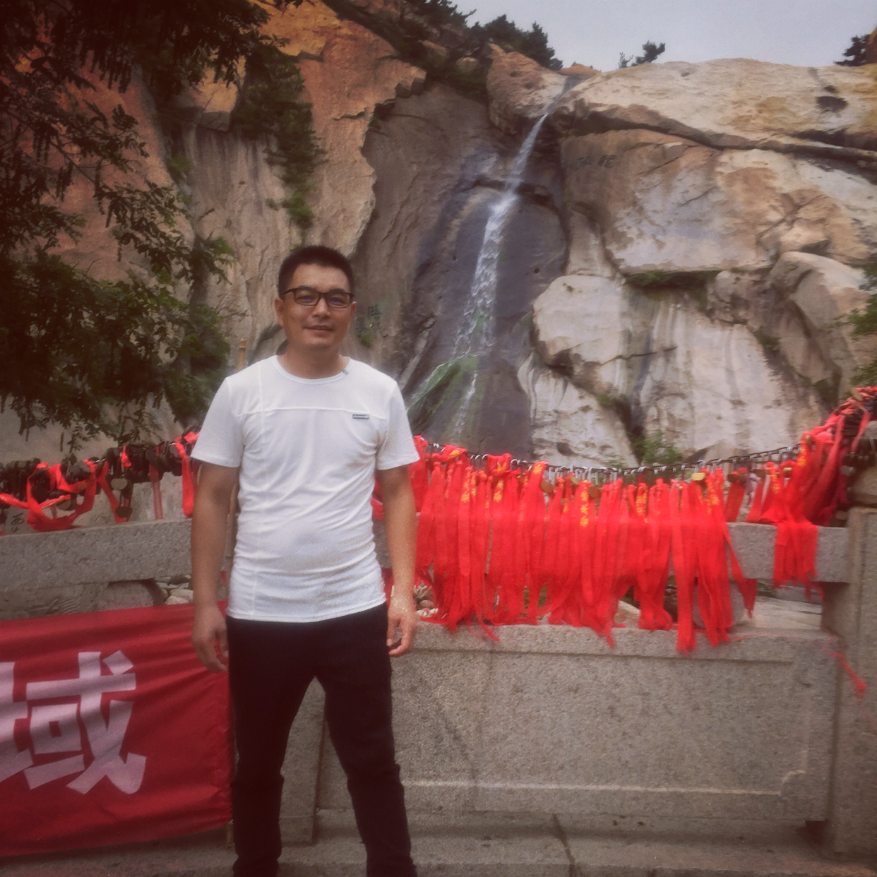 服饰凝眸儒雅的照片