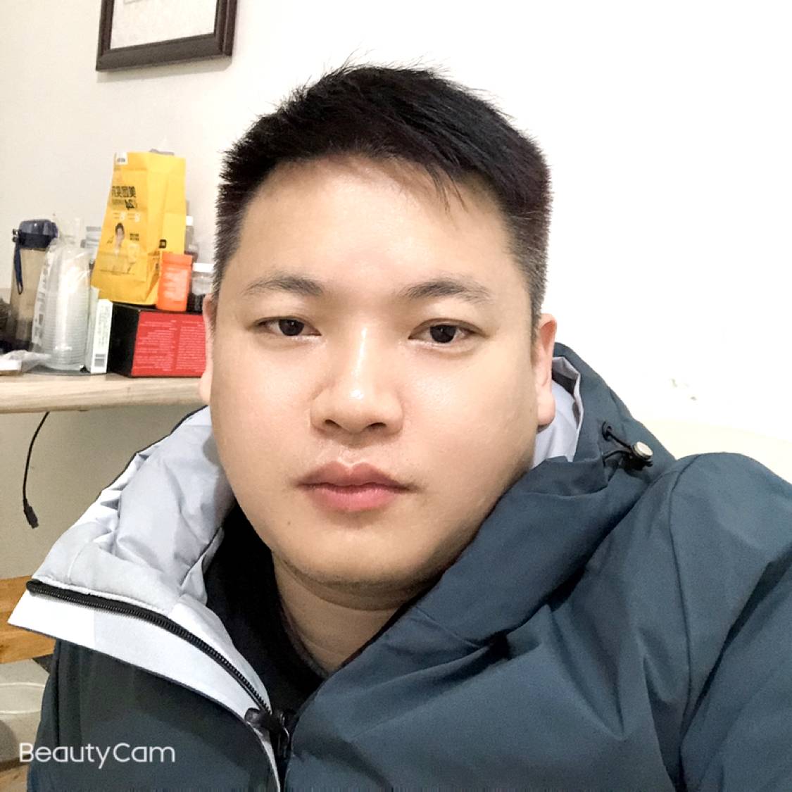 坦诚相待劲草的照片