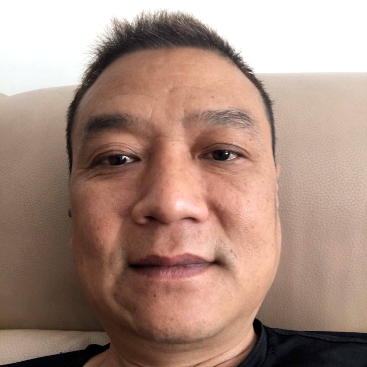 贤惠漫步月饼的照片