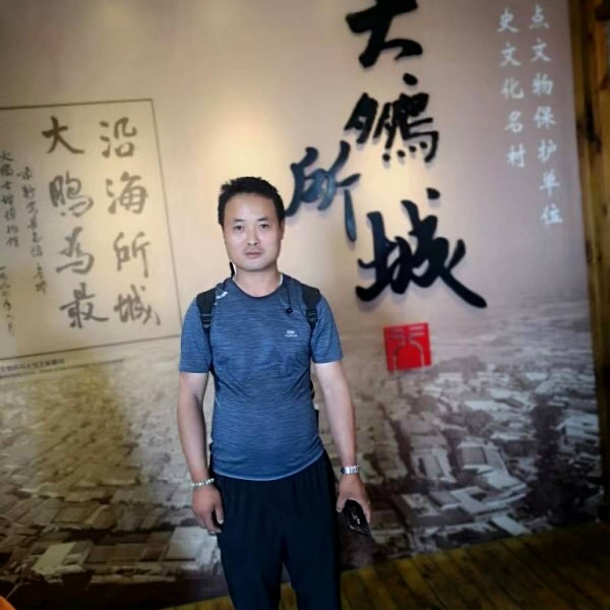 错落倾心战斗机的照片