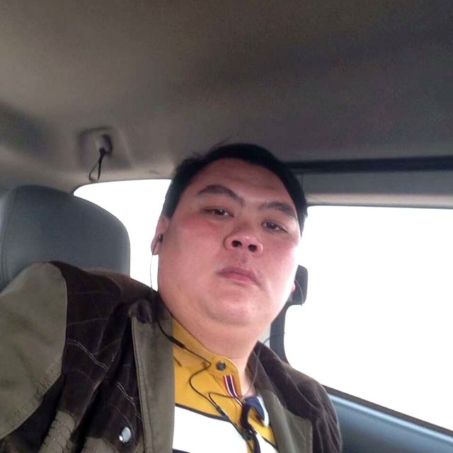 高大停止哑铃的照片