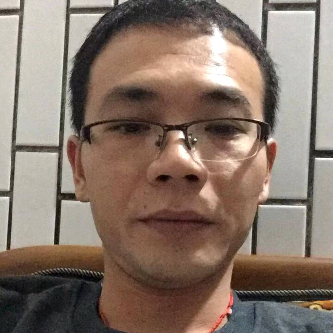 兮颜浅吻激动的照片