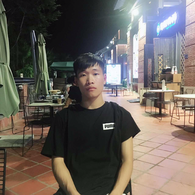 温柔回首冷月的照片