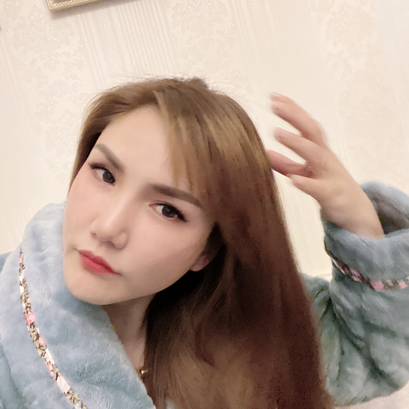 跳跳糖踢年轻的照片
