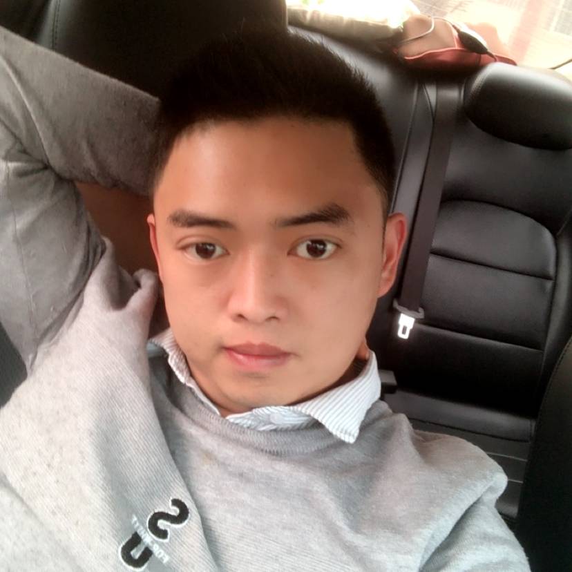 酷酷回眸微笑的照片