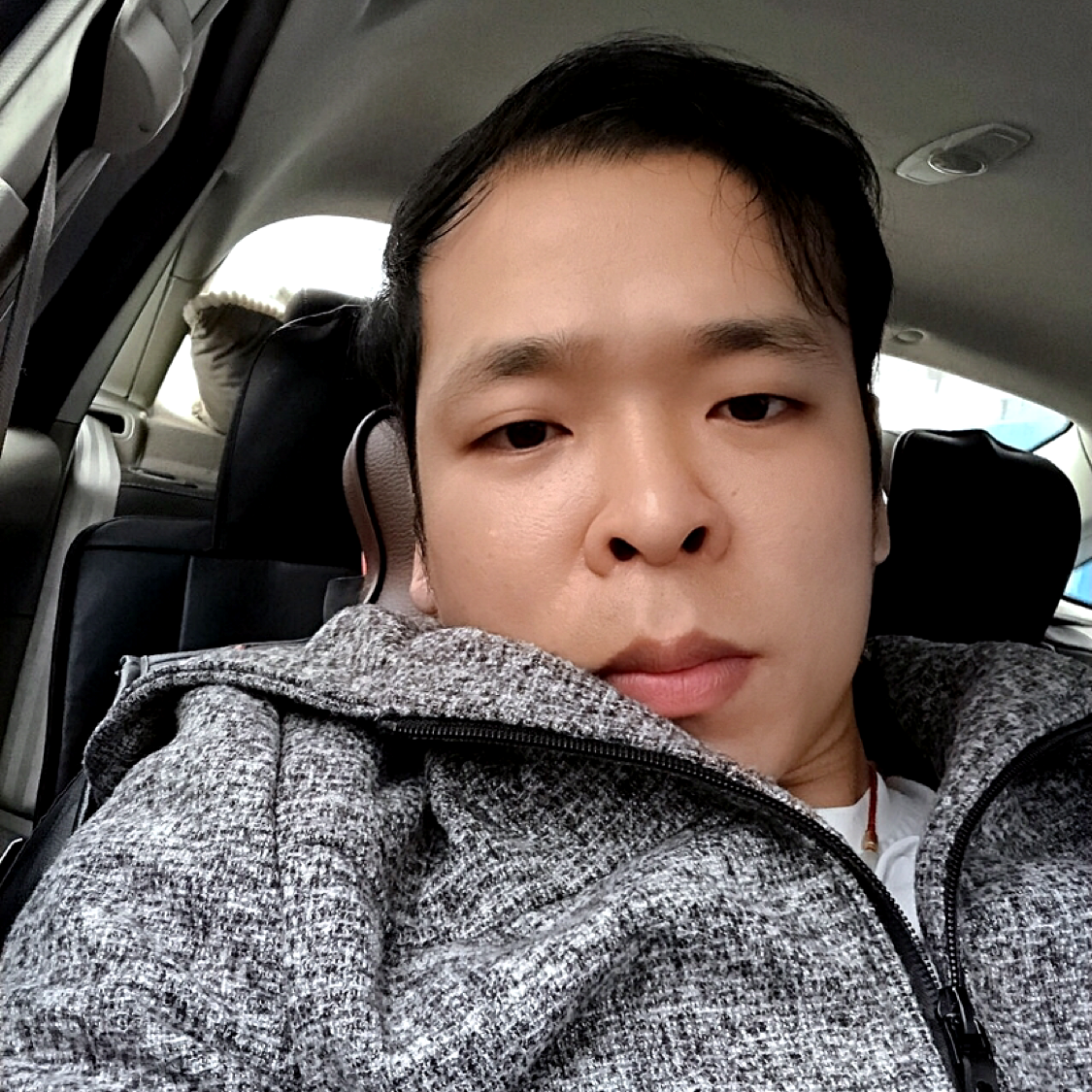 板凳彪壮的照片