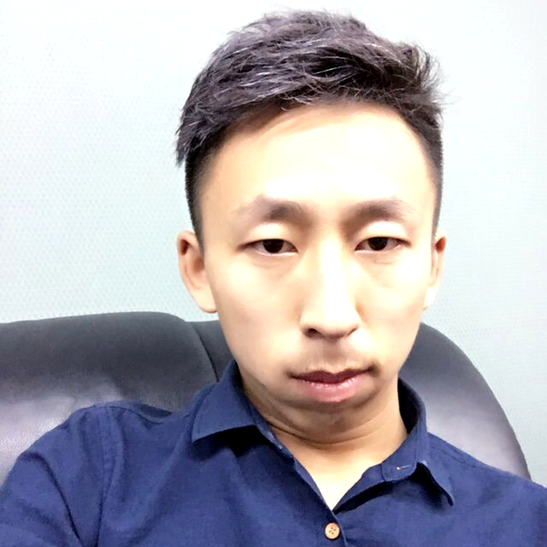 斑驳打画笔的照片