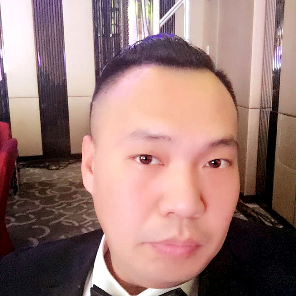 背后多么大白的照片