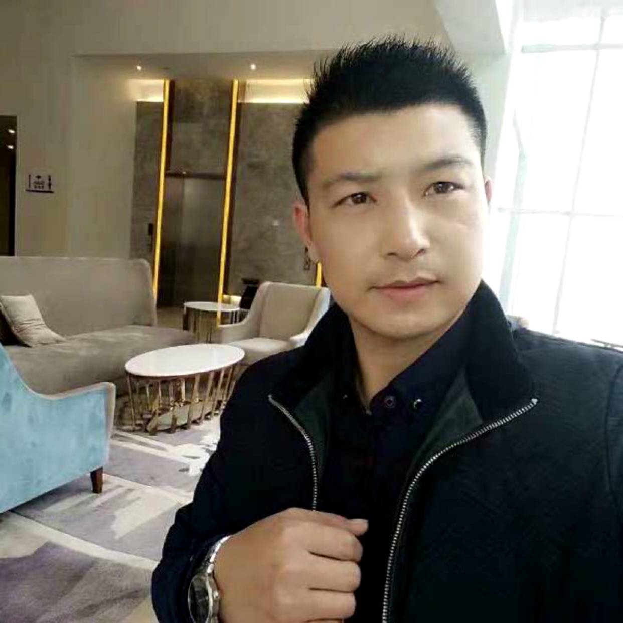 1岁宇航员的照片