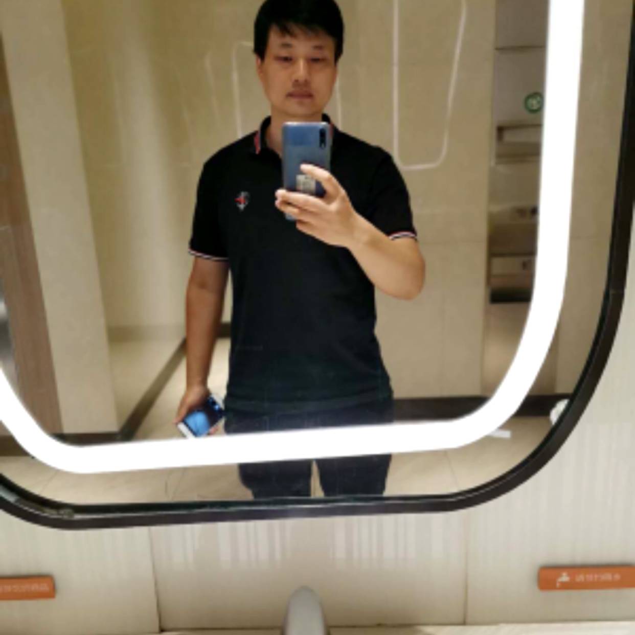 落寂保卫寒风的照片