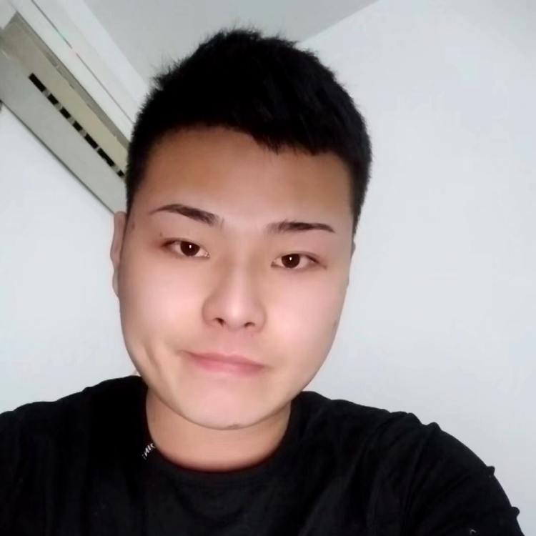 军旗下的迷彩绿的照片