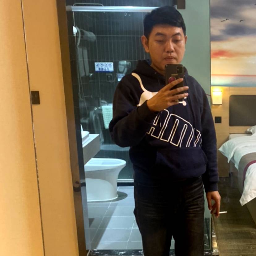深情用书本的照片