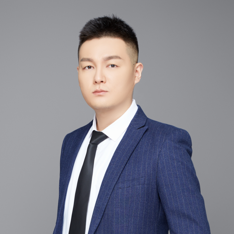 发呆的淮右布衣的照片