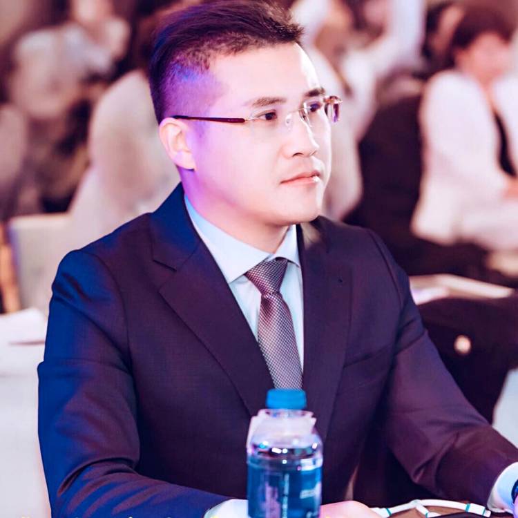 快乐浅吻花魂的照片