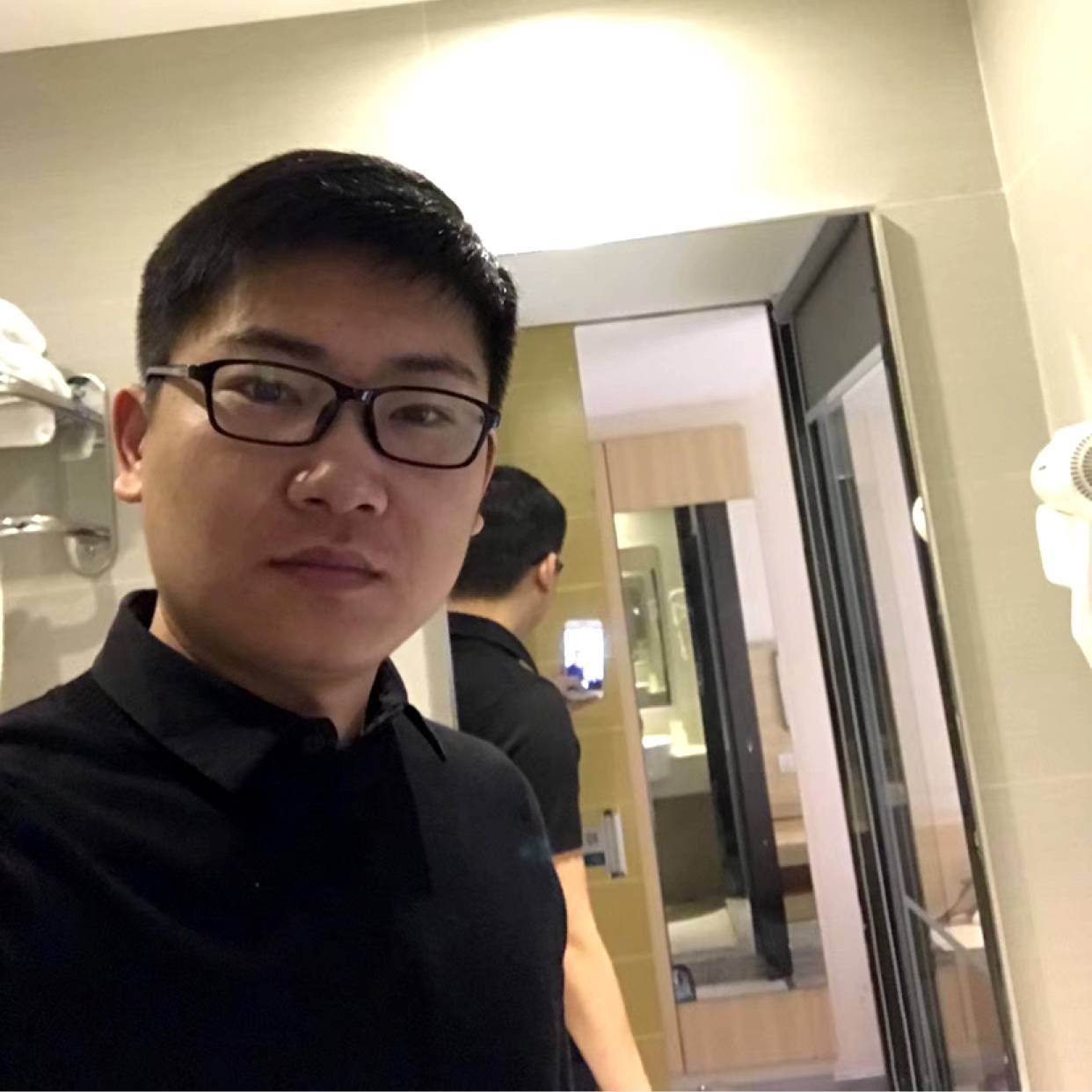 外向深拥鸡翅的照片