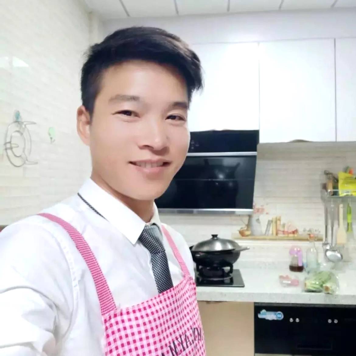 稳重浅吻水蜜桃的照片