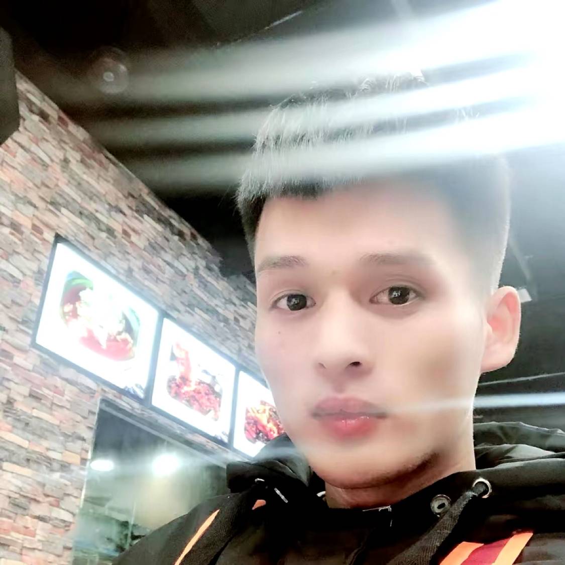 听话挽手陌颜的照片