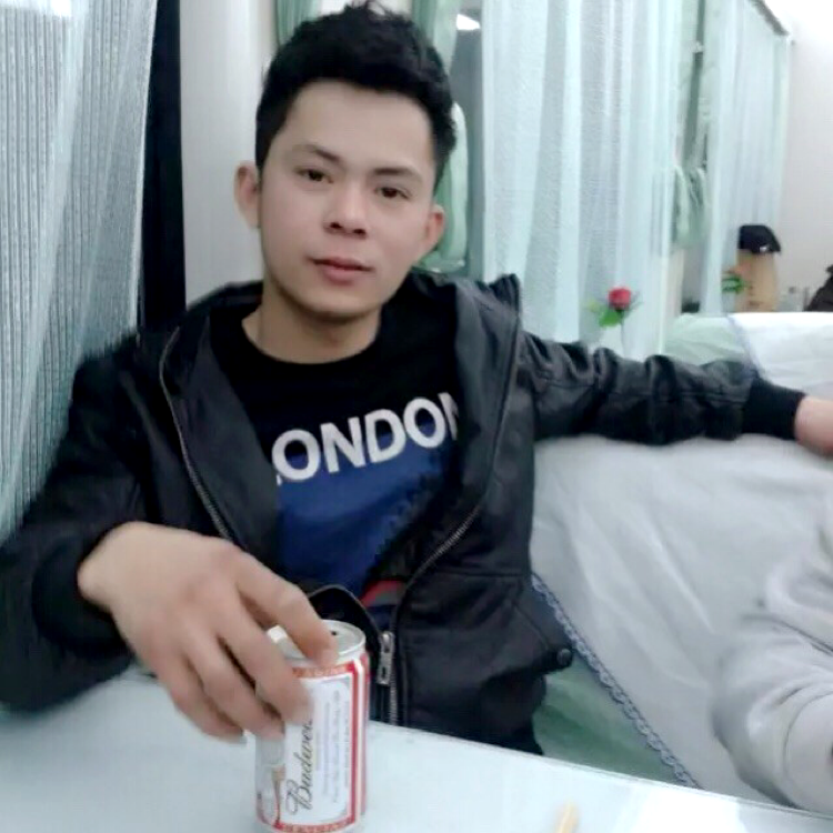 路人漫步灵巧的照片