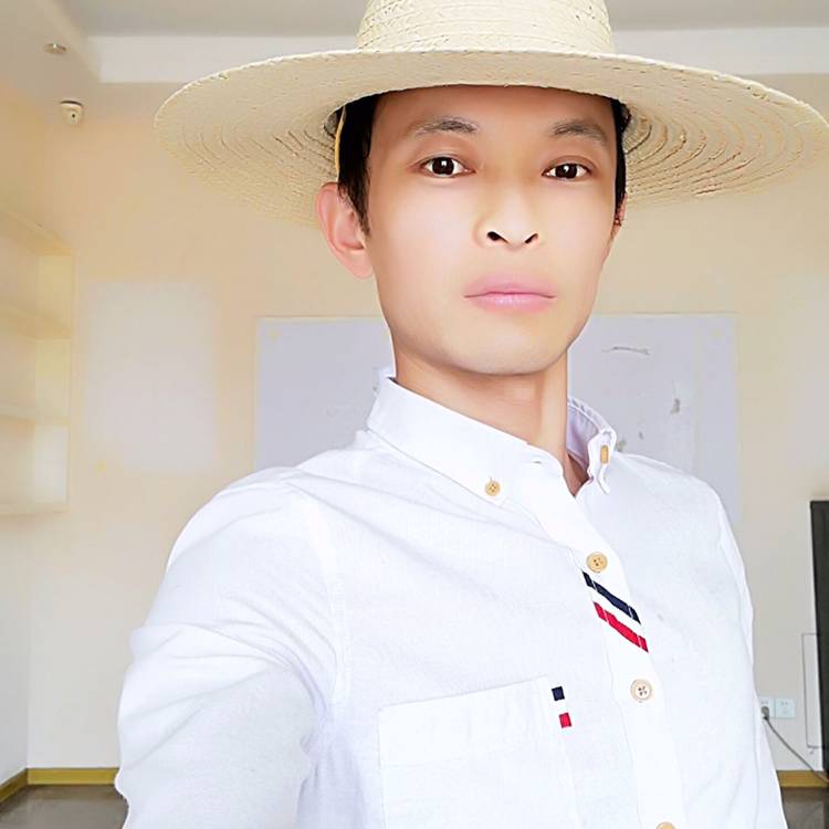 刺猬拿快乐的照片
