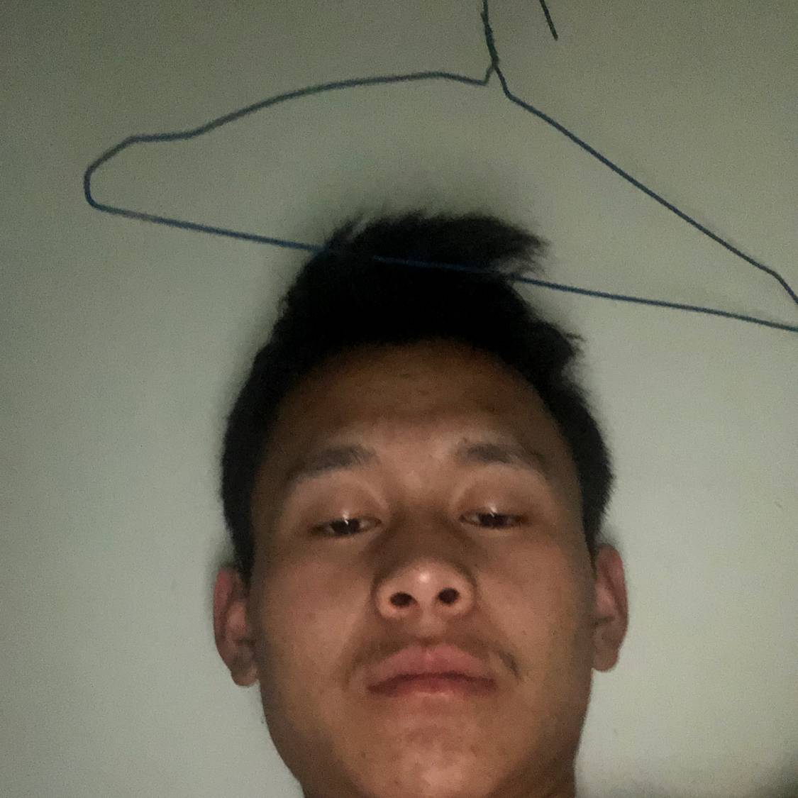 裙子挽手欣喜的照片