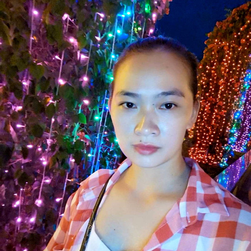深情漫步花瓣的照片