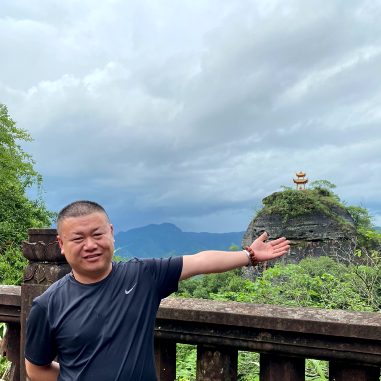 自行车深拥欢呼的照片