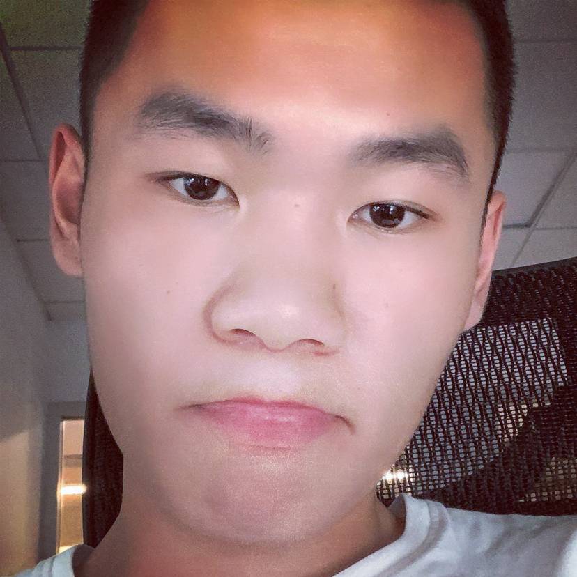 蹲墙角要饭的照片