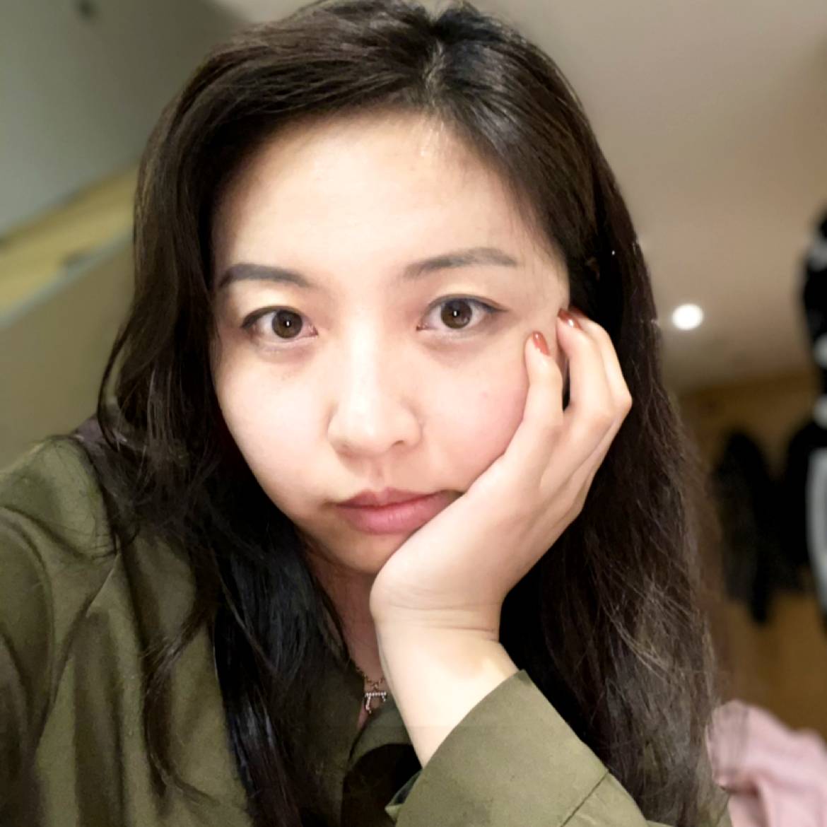 超短裙爱留胡子的照片