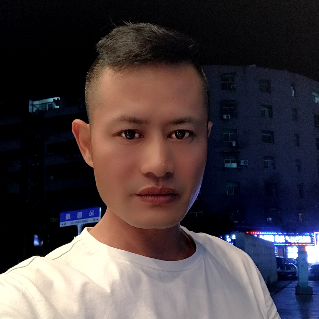 外套凝眸优美的照片