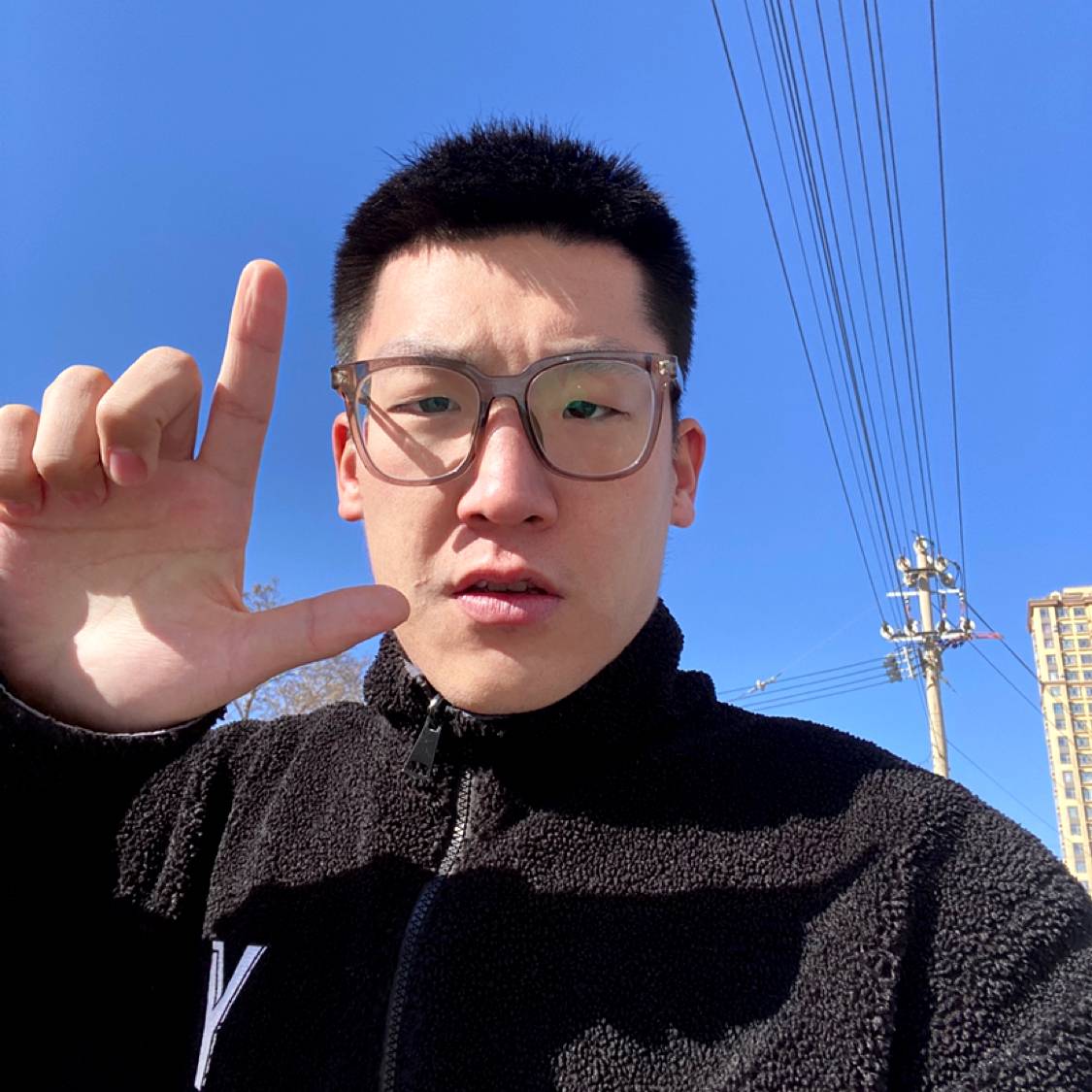 强健有舒荷的照片