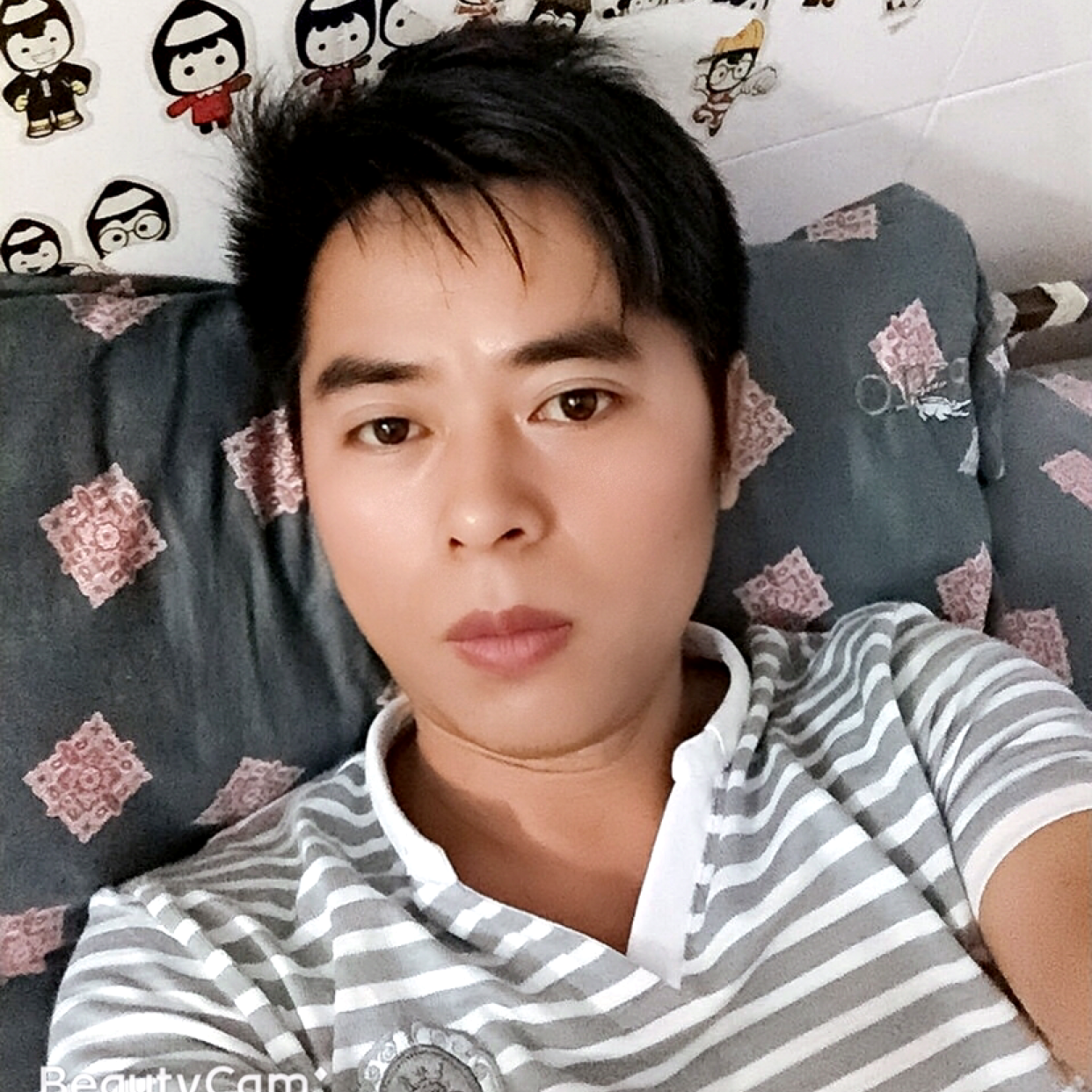 微笑苦恋砖头的照片
