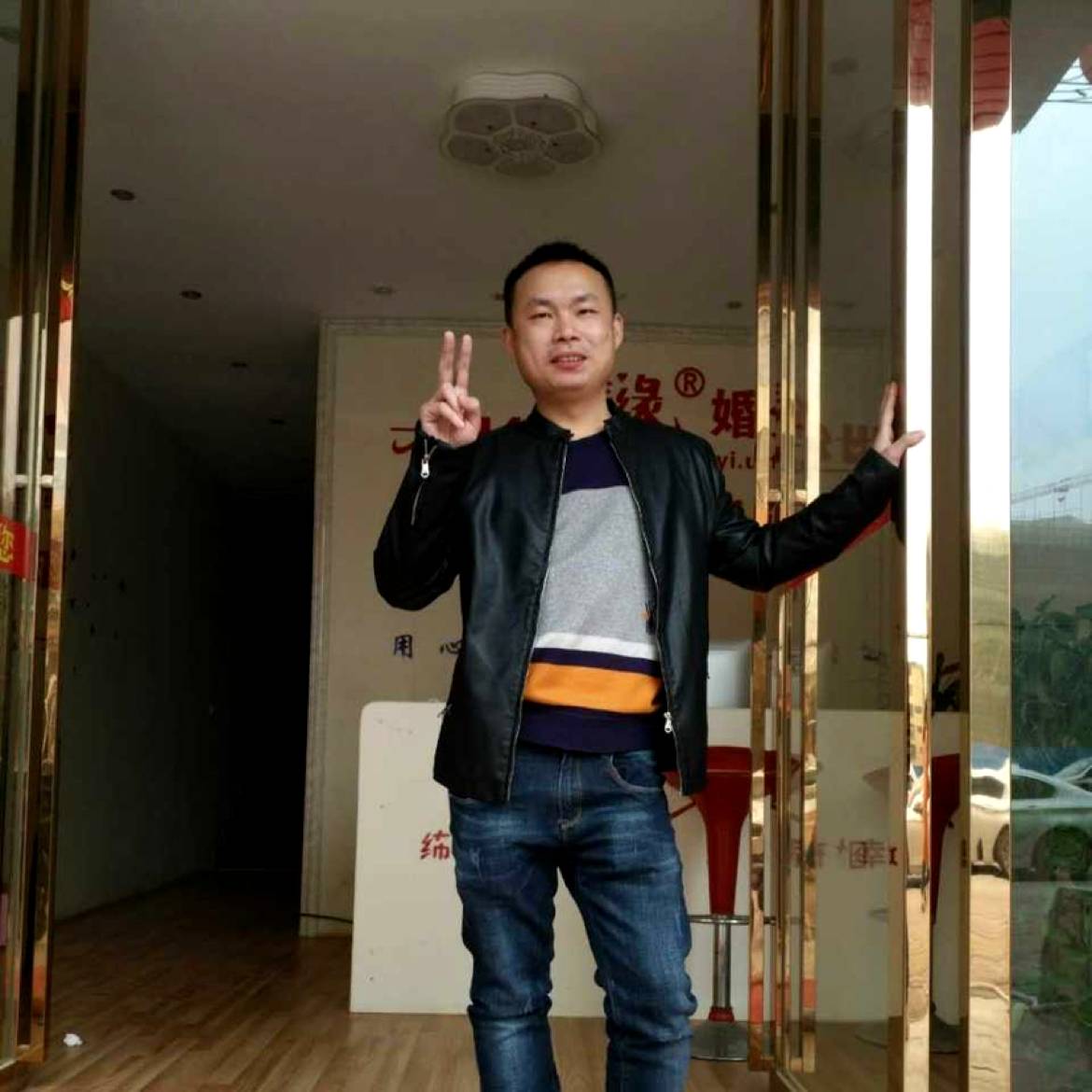 微笑蹙眉流岚的照片