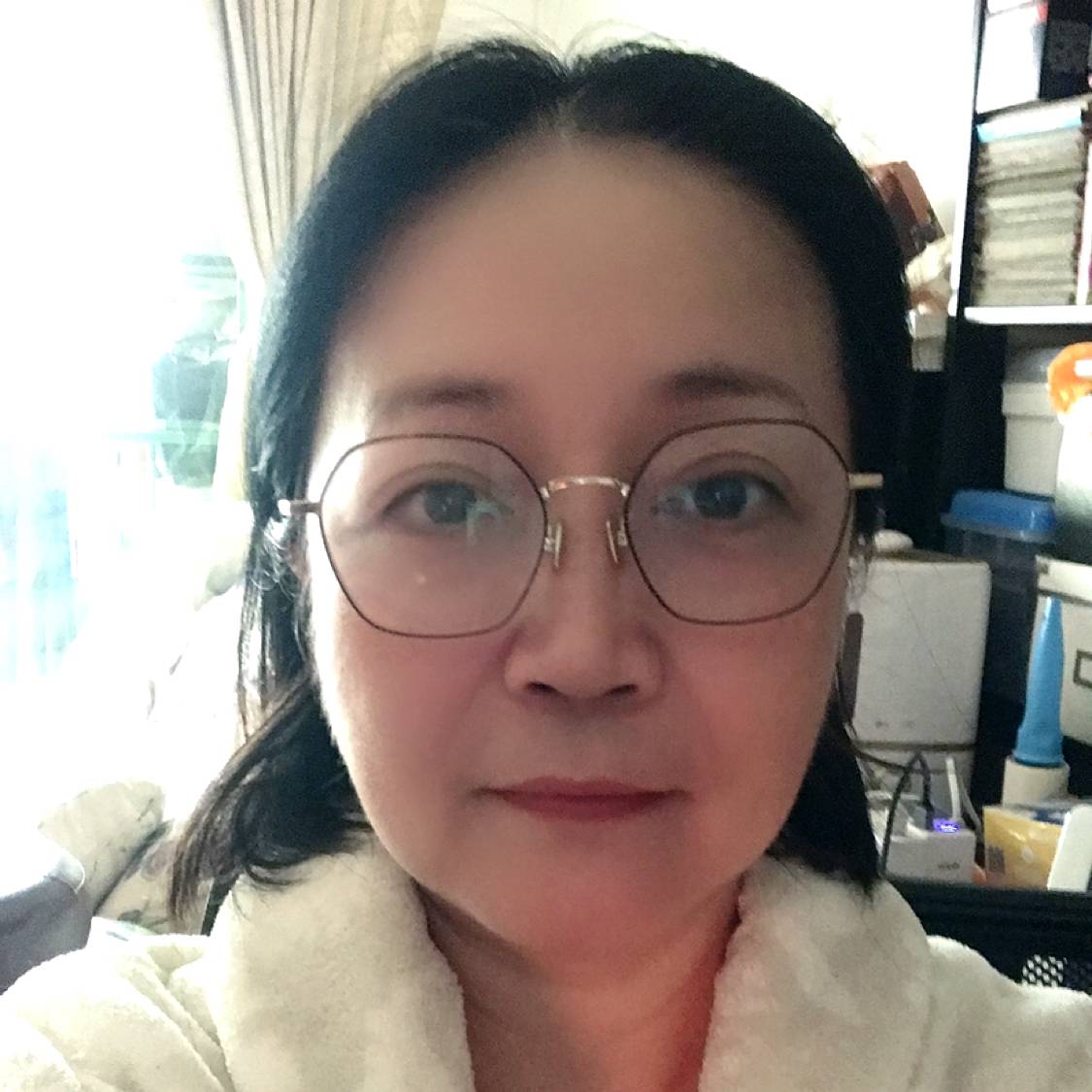 姍姗来迟的女人的照片