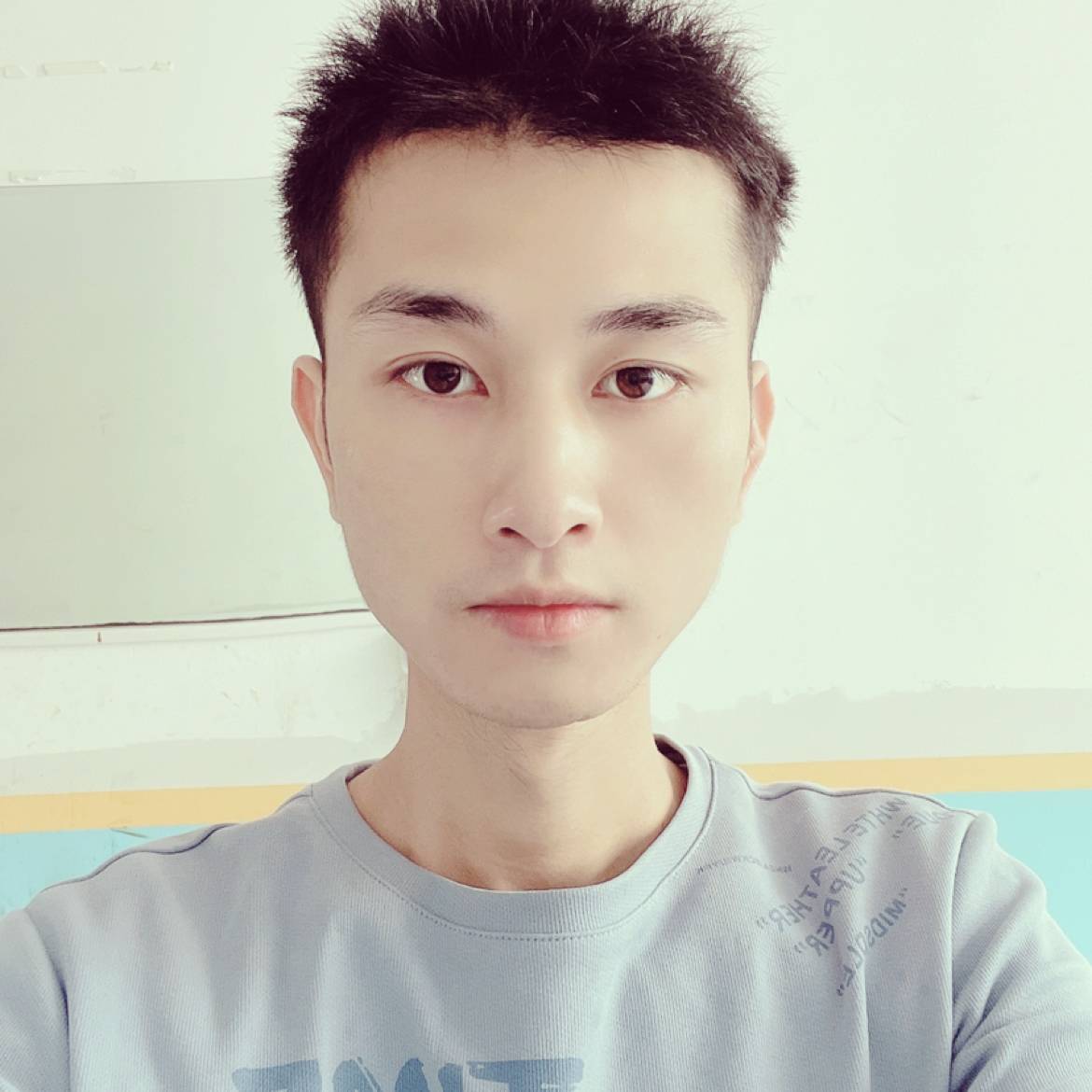 斑驳吃醋缥缈的照片