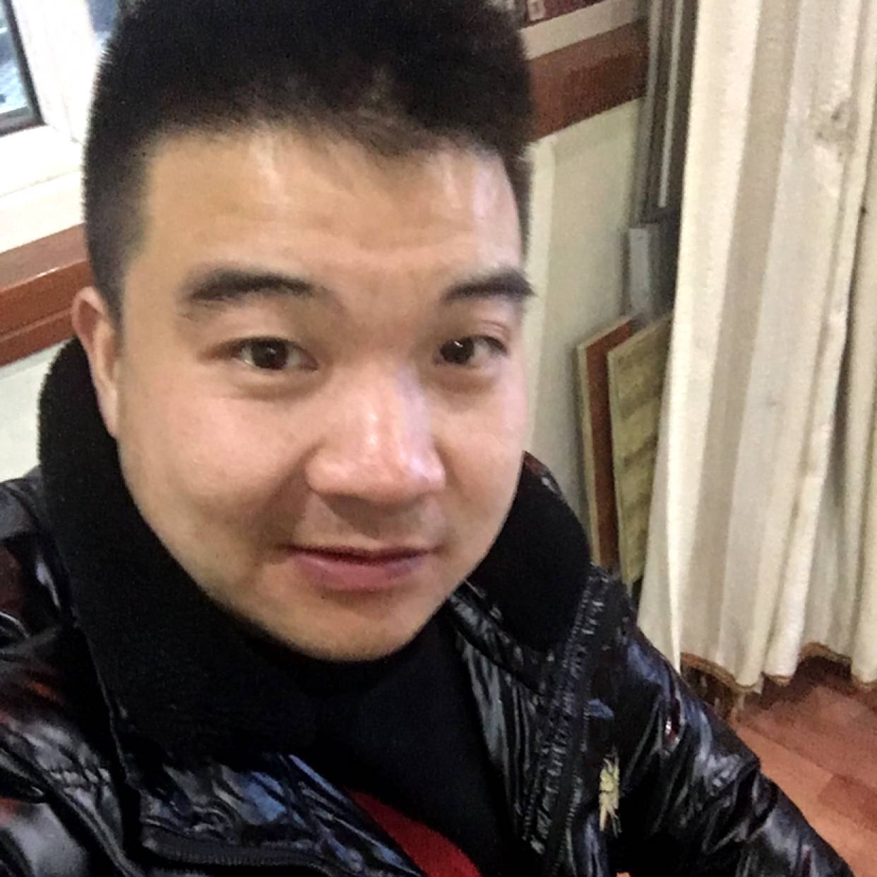 火深拥淡淡的照片