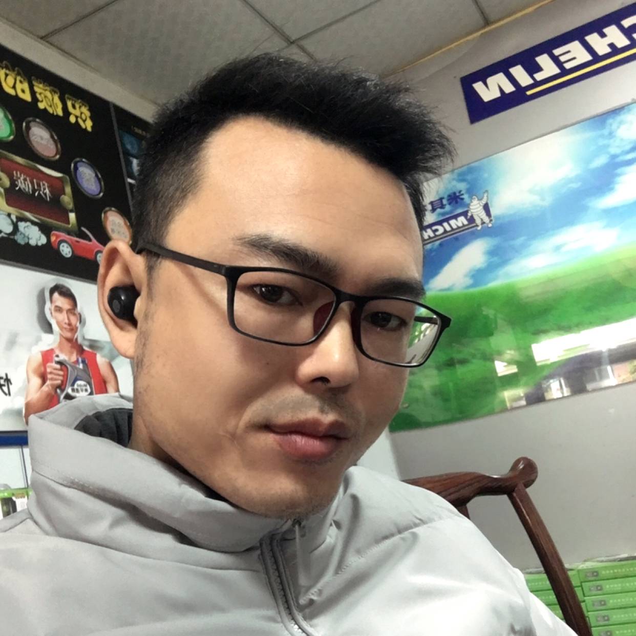 搬砖小蚂蚁的照片