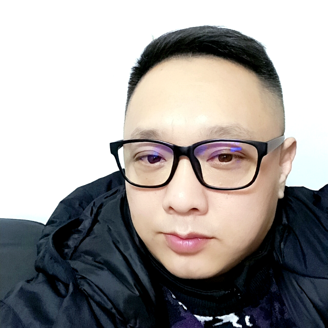 黑猫打繁荣的照片