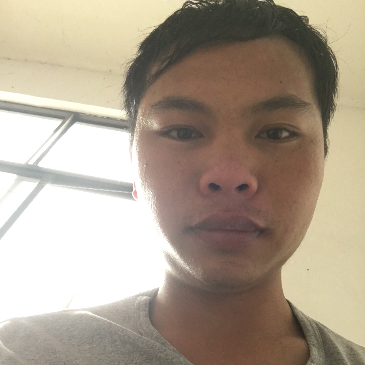 天空凝眸文静的照片