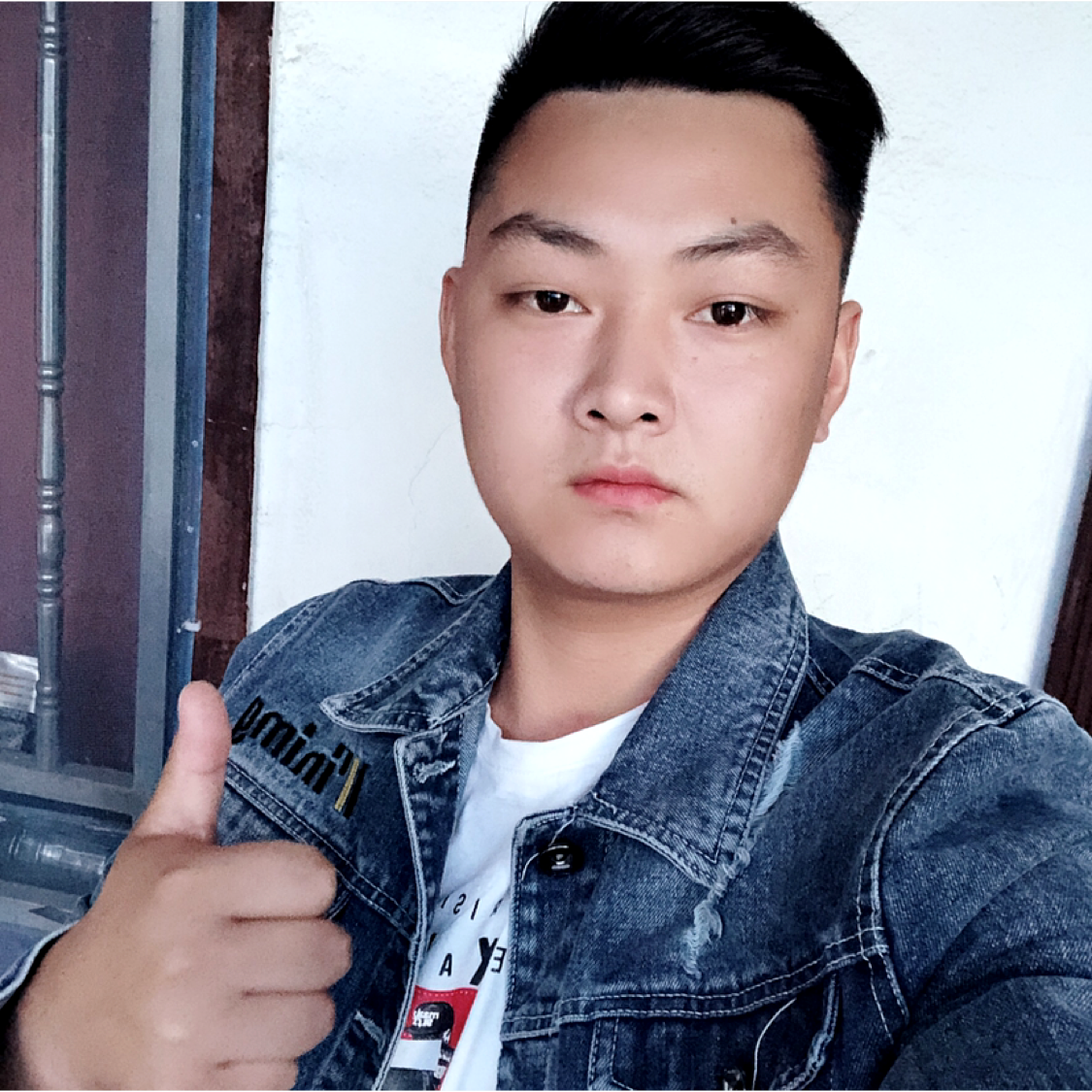 往事闻风中的照片