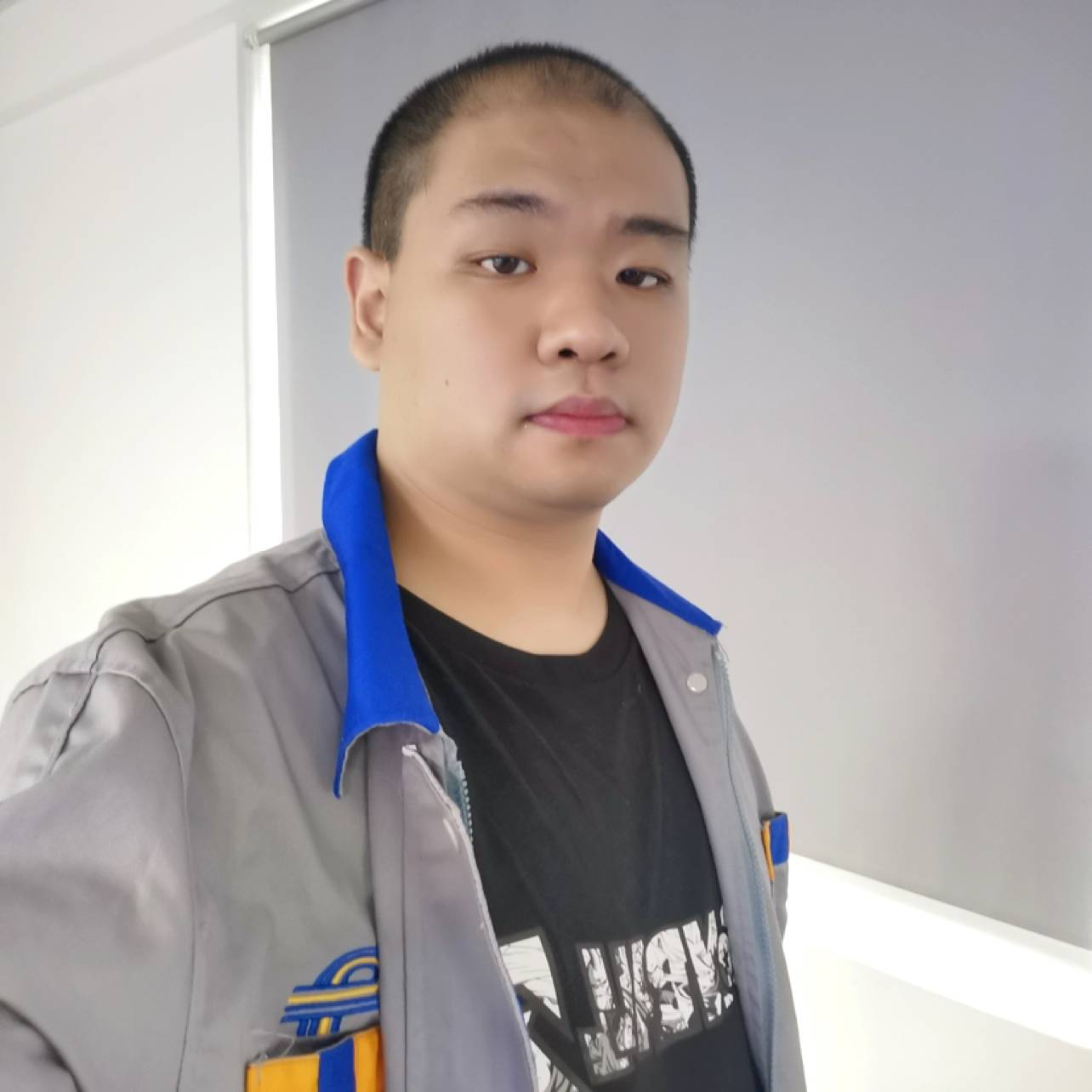 凳子哥哥的照片