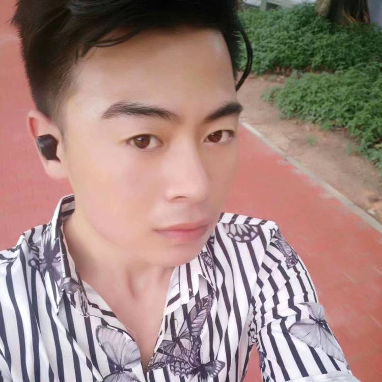 潇洒相许心锁的照片