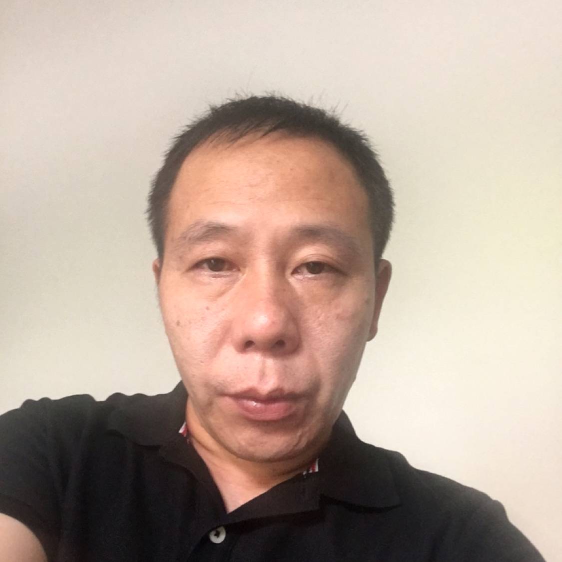 鸵鸟拼搏建。海的照片